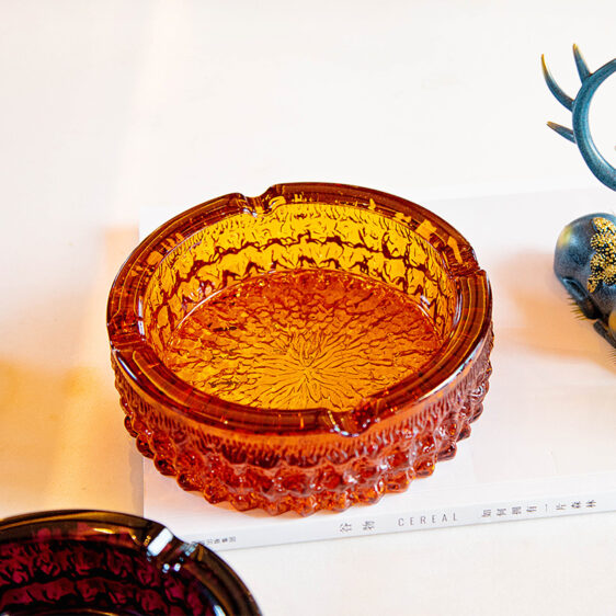 Exquisite Colorful Glass Round-Shaped Ashtray for Stoners