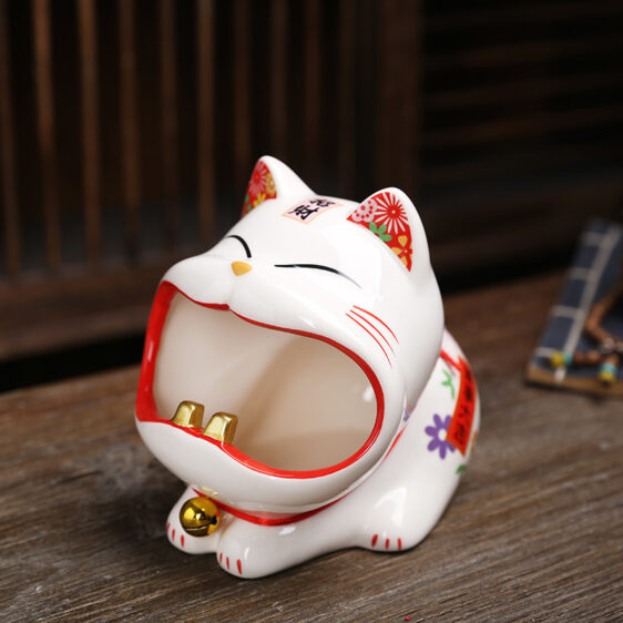 Stylish Ceramic Lucky Chinese Cat Figurine Ashtray for Stoners
